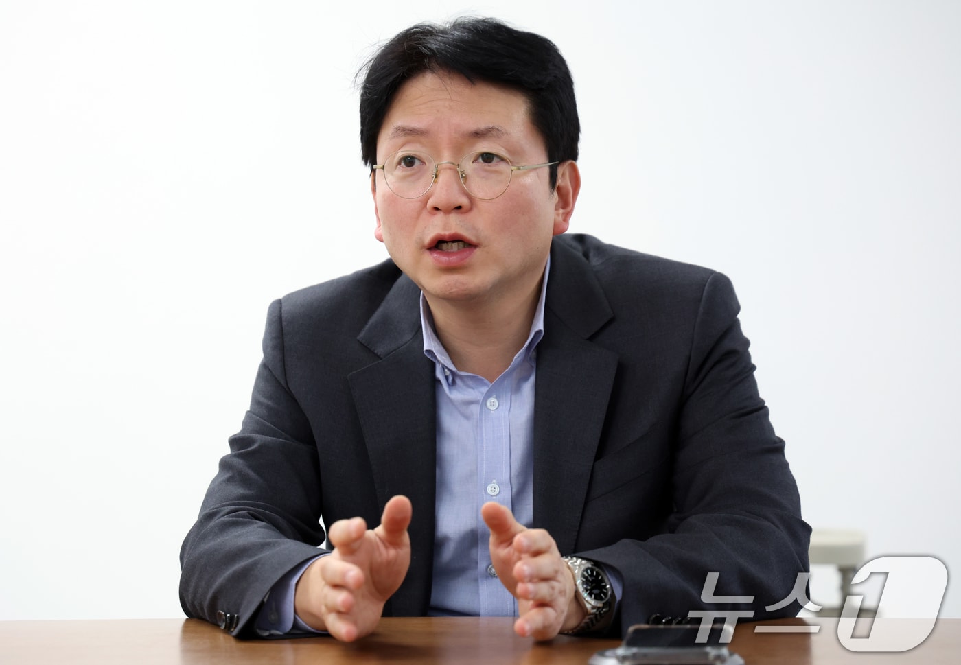 "코스닥 망가지면 벤처 생태계도 무너진다...규제 파괴 필요" - 뉴스 썸네일 이미지