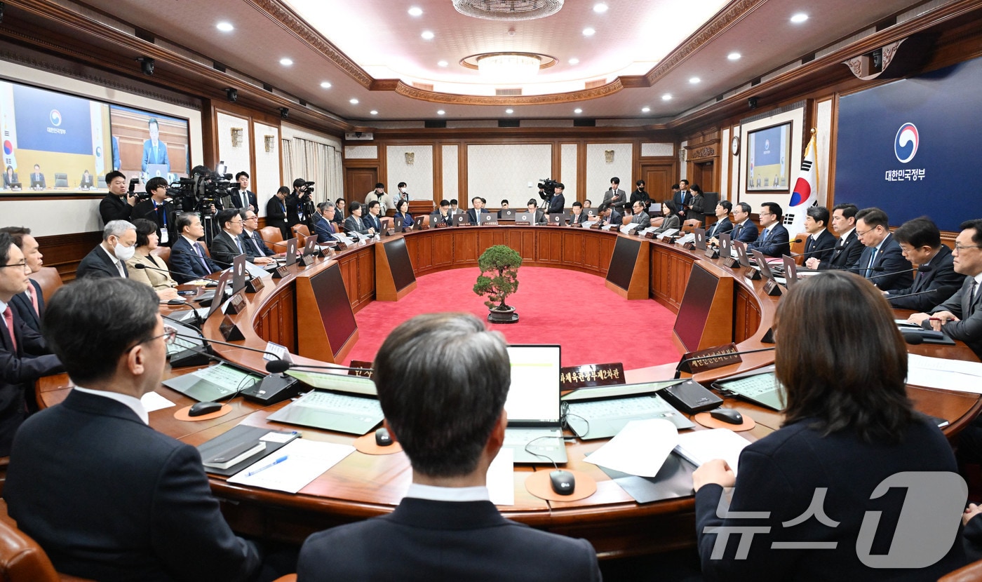 서울 종로구 정부서울청사에서 열린 &#39;제11회 국무회의&#39;. &#40;기획재정부 제공. 재판매 및 DB 금지&#41; 2025.3.14/뉴스1