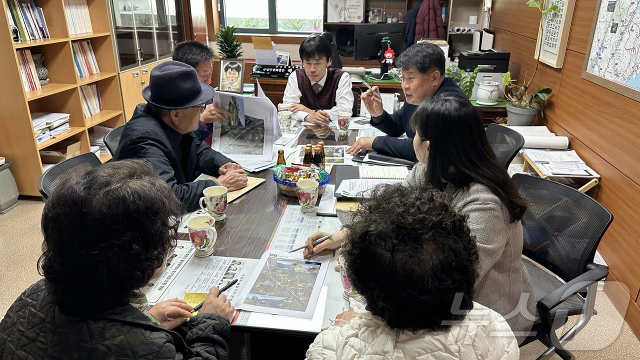 울산시의회 백현조 의원이 14일 오전 의회 5층 산업건설위원장실에서 북구 어물동 황토전마을 주민 면담을 가졌다고 밝혔다.(울산시의회 제공. 재판매 및 DB금지)