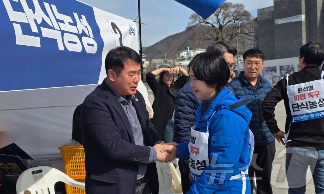 명진 광주시의회 교육문화위원장.(오른쪽) (이정선 SNS. 재배포 및 DB 금지) 2025.3.14/뉴스1