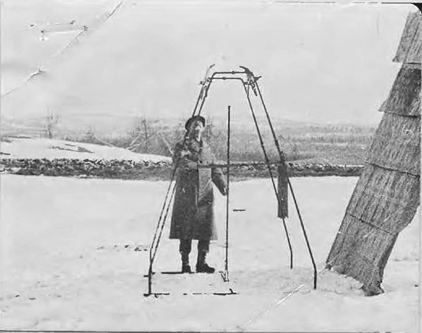 로켓 발사를 시험 중인 로버트 허칭스 고더드 &#40;출처: Robert Hutchings Goddard&#40;1926&#41;, Public domain, via Wikimedia Commons&#41;