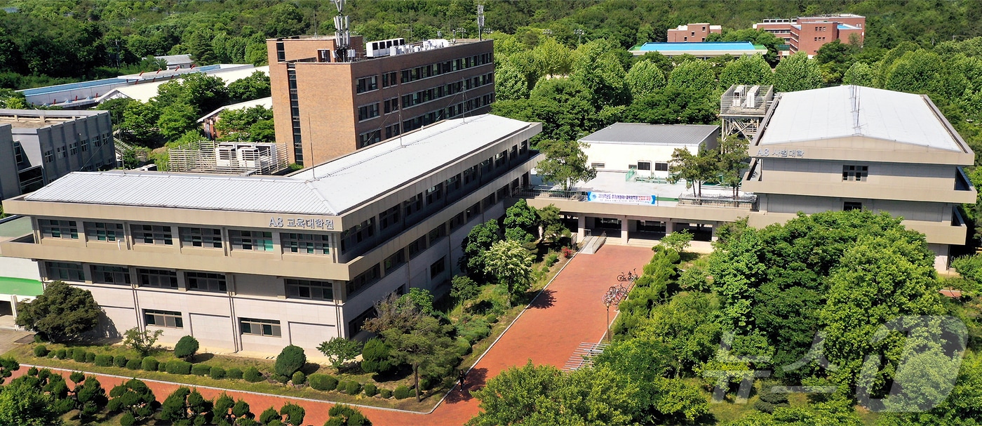 영남대학교 사범대학 전경. &#40;영남대 제공&#41;