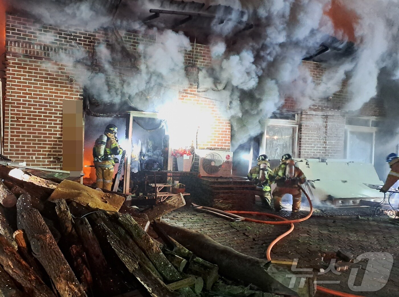 16일 오전 5시 27분께 전북자치도 군산시 회현면의 한 교회에서 불이 났다.(전북소방 제공. 재판매 및 DB금지)2025.3.16/뉴스1