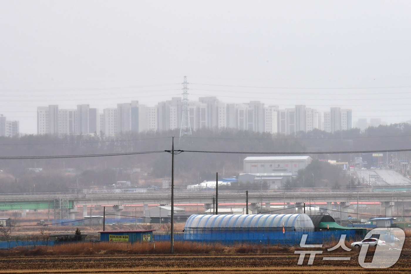 도심 하늘이 희뿌연 비구름에 덮여있다. ⓒ News1 최창호 기자