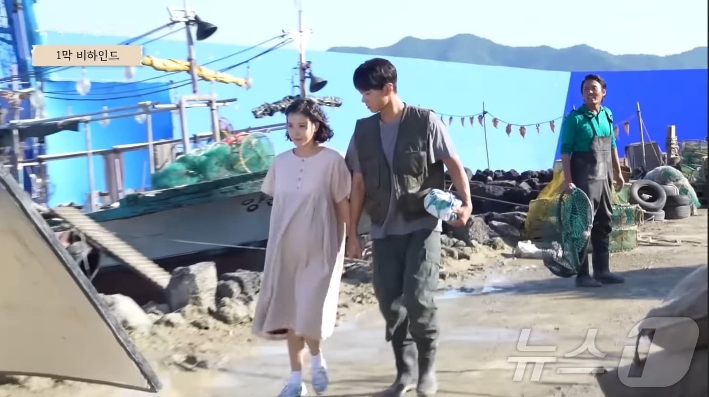 넷플릭스 드라마 '폭삭 속았수다'의 안동 촬영장 비하인드 장면(넷플릭스 유튜브 채널)2025.3.16/뉴스1