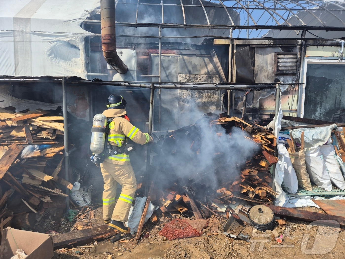 공주 우성면 주택화재 진압 현장.(공주소방서 제공. 재판매 및 DB금지)/뉴스1