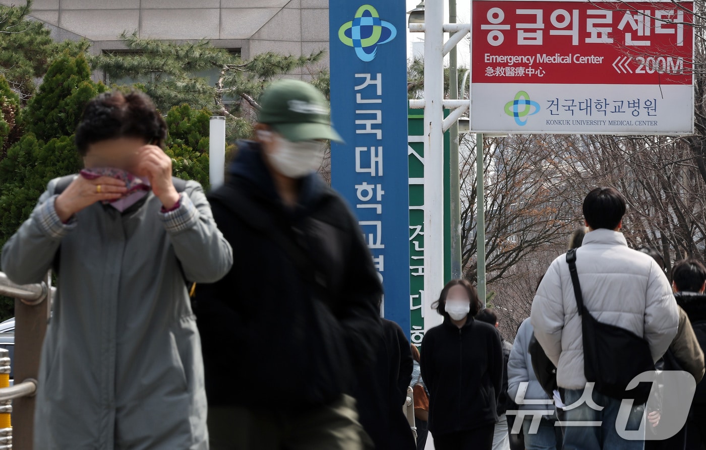 일부 의대생이 수업에 복귀한 학생들을 공개 비난해 논란이 이어지고 있는 17일 서울 광진구 건국대학교병원의 모습. 2025.3.17/뉴스1 ⓒ News1 이동해 기자