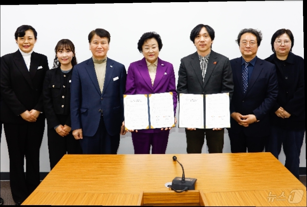 이천시와 청강대가 해월애니매이션축제를 이천시의 대표축제로 만들어 가기 위해 업무협약을 체결했다.(이천시 제공)