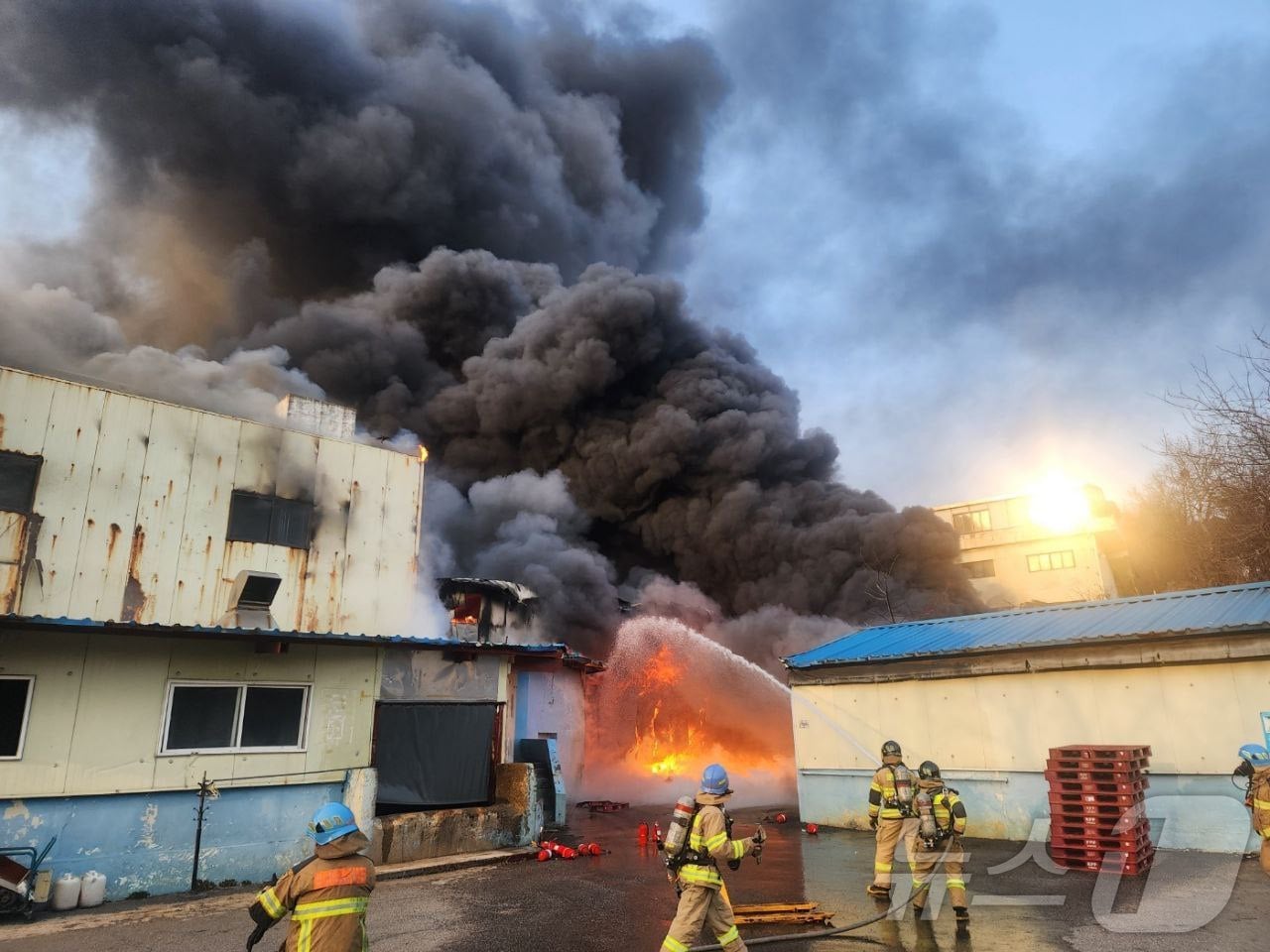 화재현장(경기도소방재난본부 제공.재판매 및 DB금지)