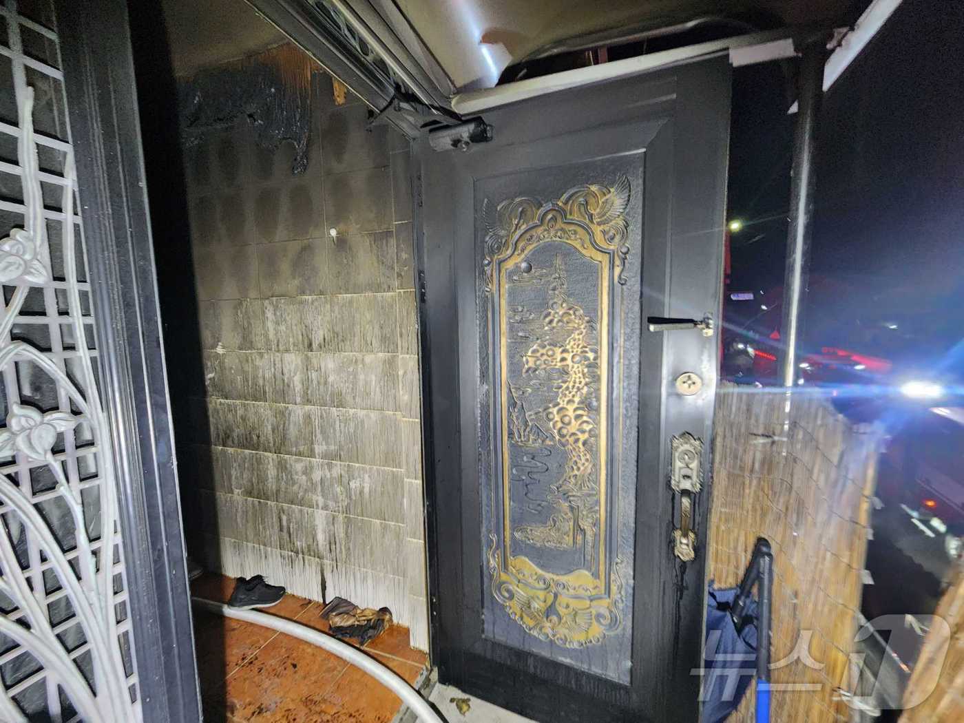 지난 17일 오후 9시 19분쯤 강원 영월군 영월읍 영흥리 2층 주택에서 발생한 불이 약 20분 만에 진화된 가운데, 그 주택 안에서 60대 남성이 숨진 채 발견됐다.(강원특별자치도소방본부 제공. 재판매 및 DB금지) 2025.3.18/뉴스1