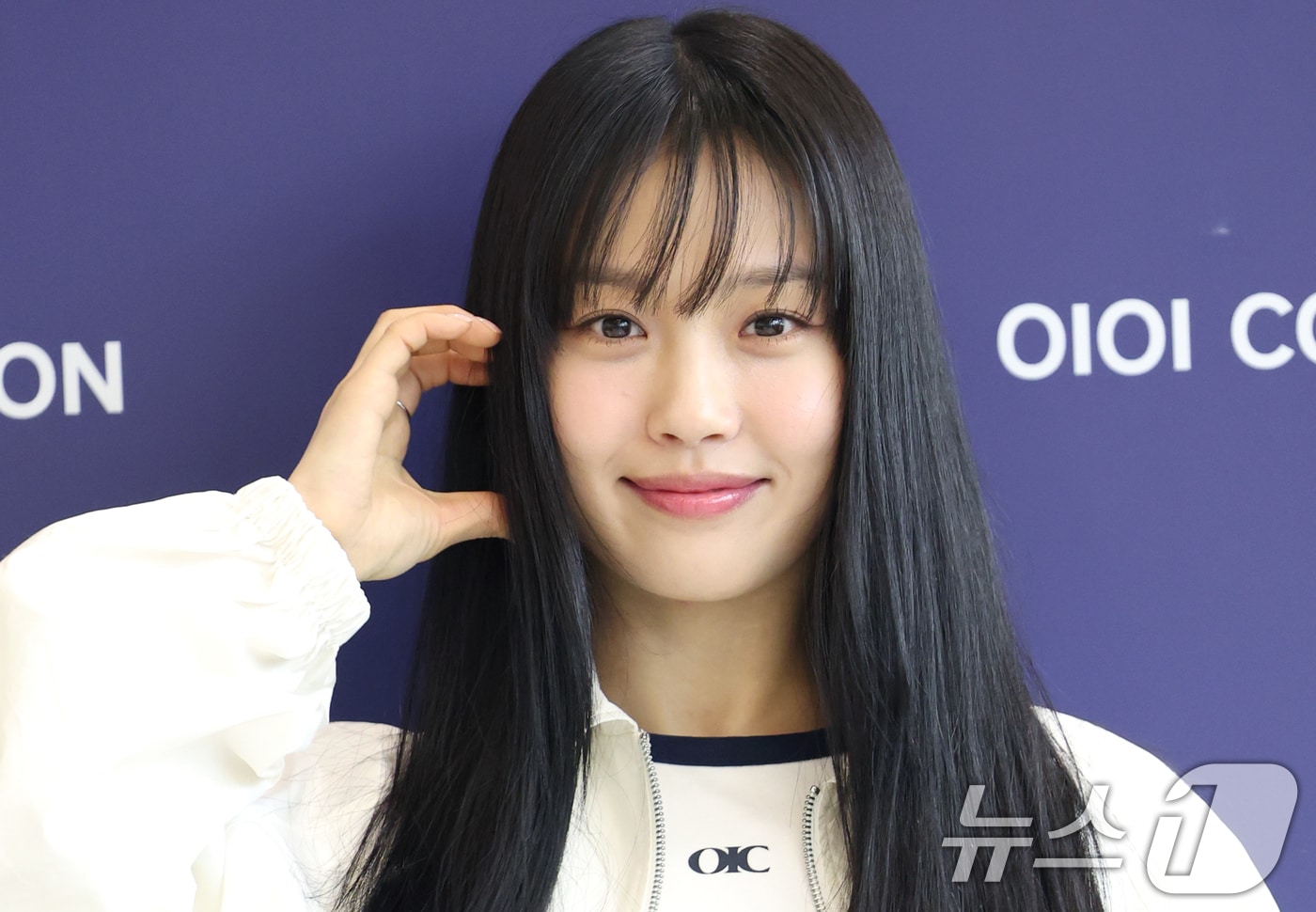 배우 고민시가 18일 오전 서울 영등포구 현대백화점 더현대 서울에서 열린 패션브랜드 오아이오아이 컬렉션 행사에 참석해 포즈를 취하고 있다. 2025.3.18/뉴스1 ⓒ News1 권현진 기자