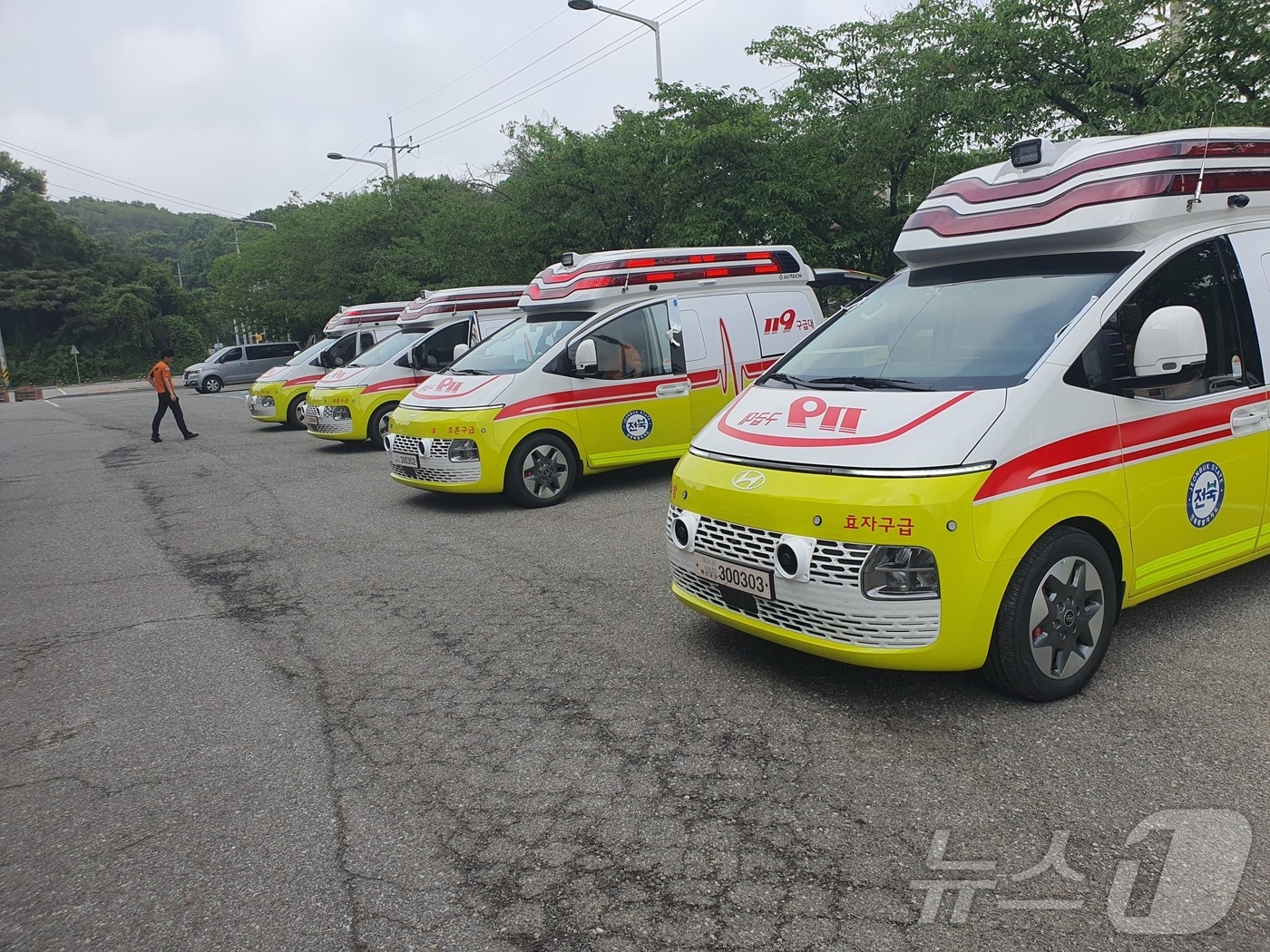 전북자치도소방본부는 도민들이 보다 안전한 의료서비스를 받을 수 있도록 '2025년 구급차 보강사업'을 추진한다고 18일 밝혔다.(전북소방 제공. 재판매 및 DB금지)