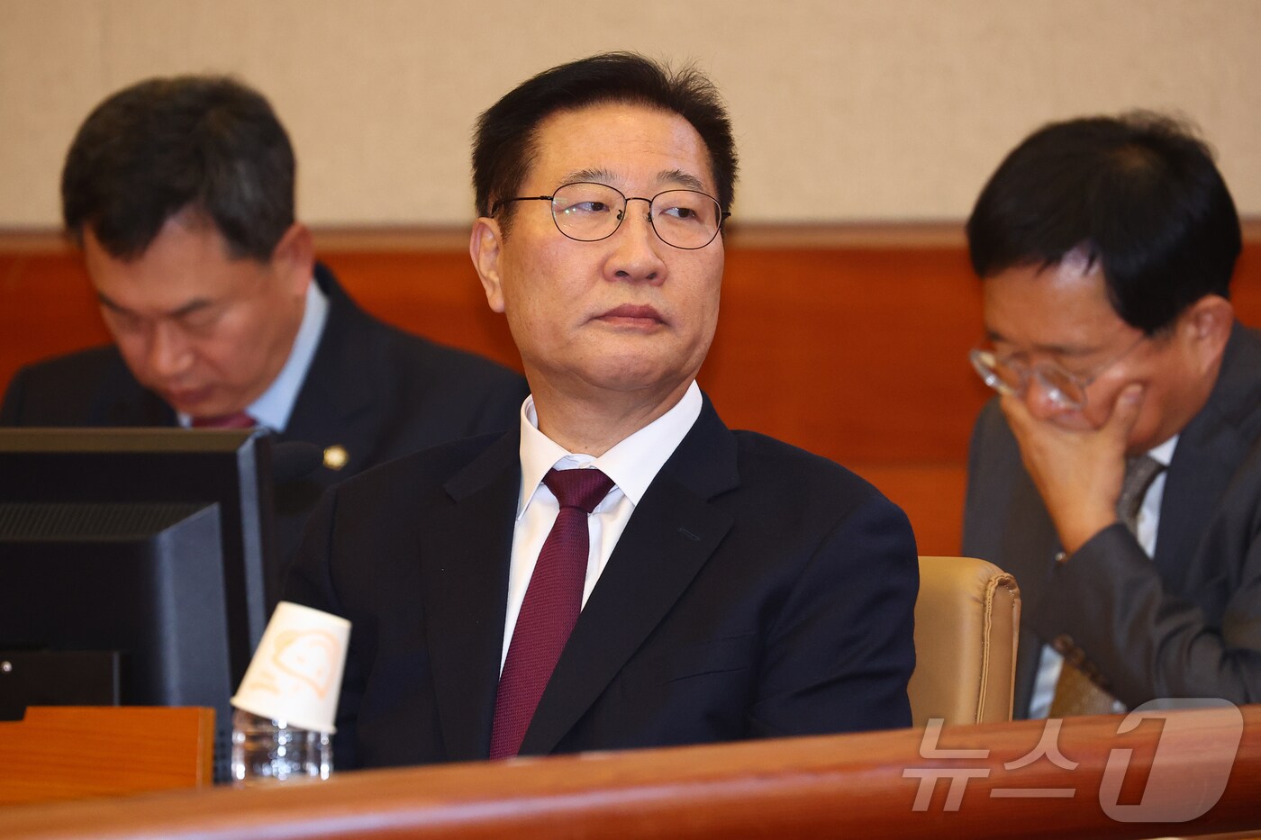 박성재 법무부 장관이 18일 서울 종로구 헌법재판소에서 열린 탄핵심판 1회 변론에 출석해 착석해 있다. &#40;공동취재&#41; 2025.3.18/뉴스1 ⓒ News1 김명섭 기자