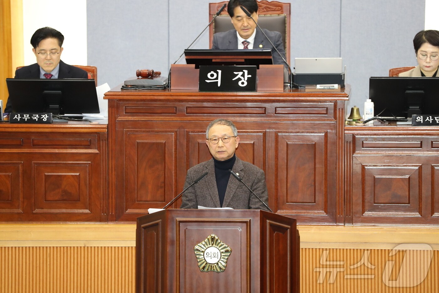 울산 남구의회 임금택 의원이 18일 열린 제268회 임시회 제2차 본회의 5분자유발언에서 장생포 야간경관 개선 사업에 대한 전면 재검토를 촉구했다.(울산 남구의회 제공. 재판매 및 DB 금지) /뉴스1