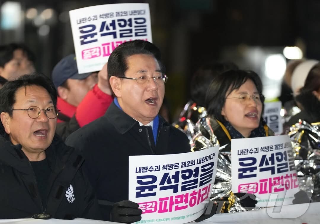 광주에서 진행된 탄핵인용 파면촉구 가두시위에 참석한 김영록 전남도지사.(김영록 전남도지사 페이스북 갈무리. 재판매 및 DB금지) 2025.3.18/뉴스1