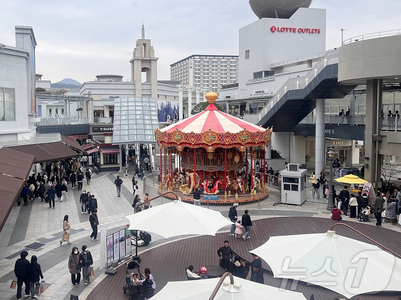 대구 롯데아울렛은 오는 23일까지 '뉴 시즌 세일 스타트'을 진행한다. 사진은 이시아폴리스점 전경.(롯데아울렛 제공. 재판매 및 DB 금지)