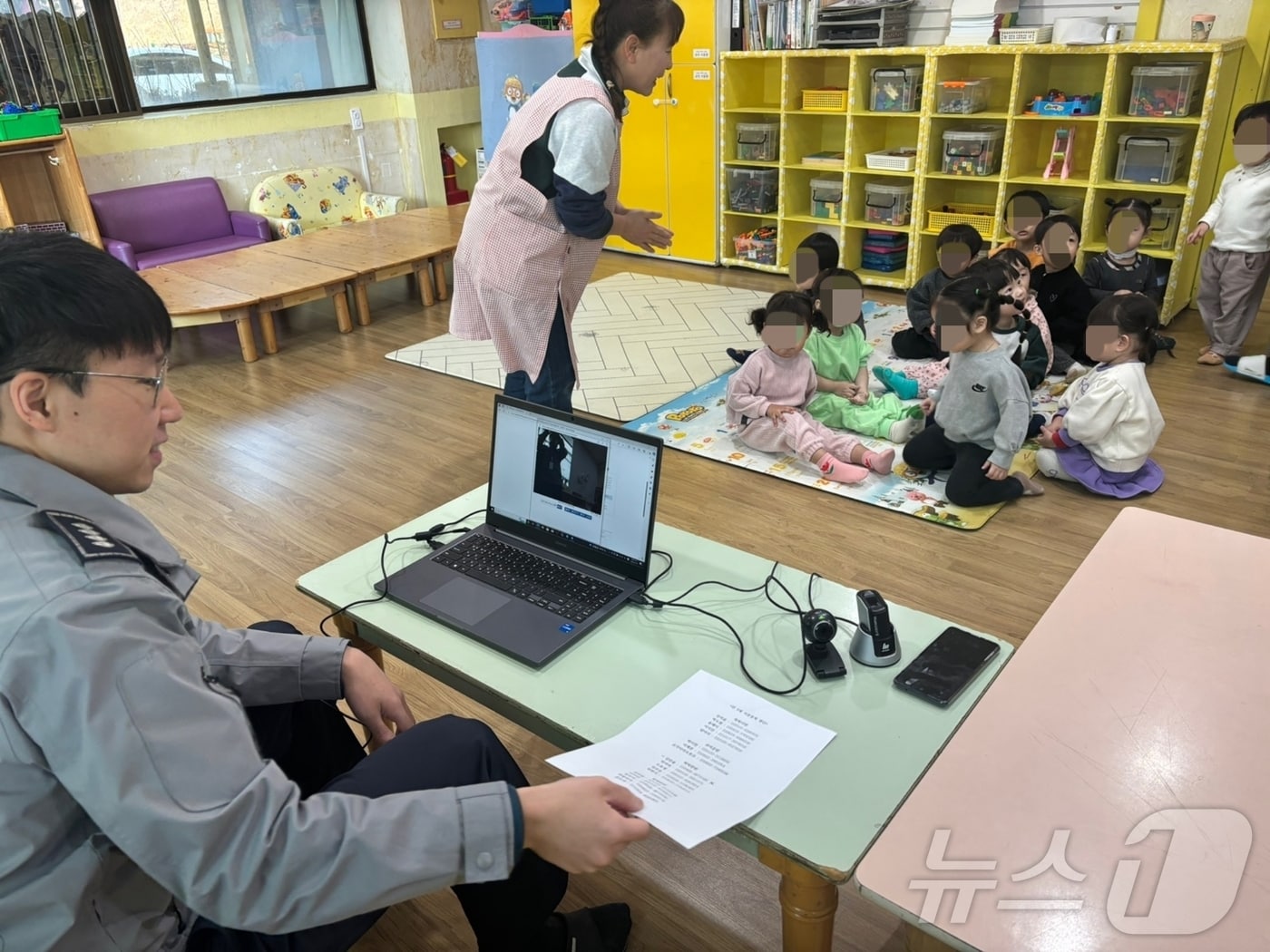 충북 진천경찰서 찾아가는 아동 지문등록 모습/뉴스1