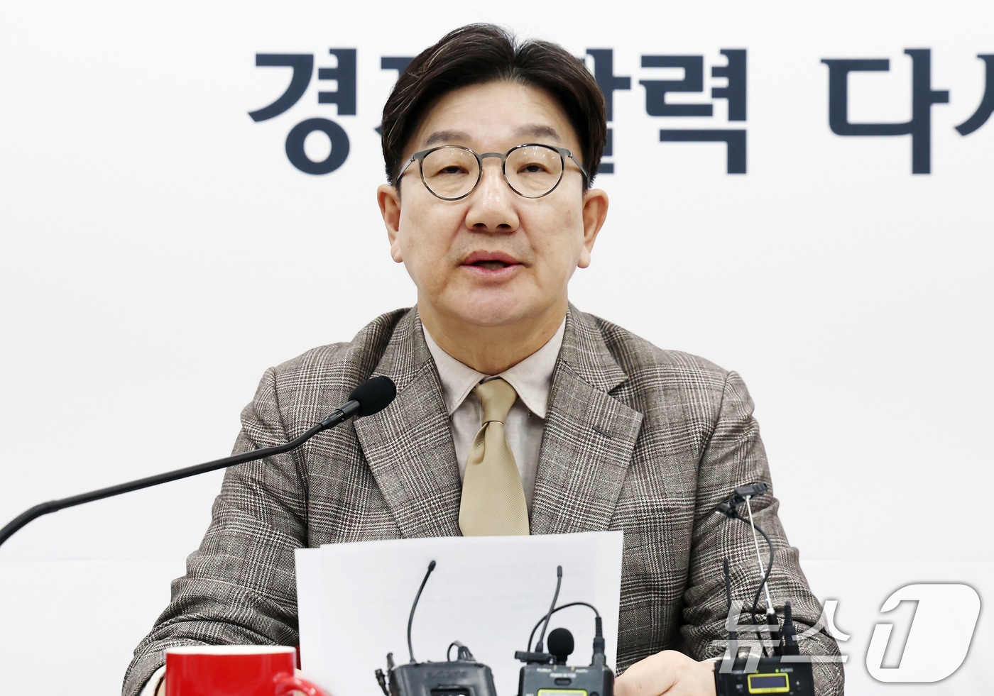권성동 국민의힘 원내대표가 19일 오후 서울 여의도 국회에서 열린 기자간담회에서 발언하고 있다. 2025.3.19/뉴스1 ⓒ News1 김민지 기자