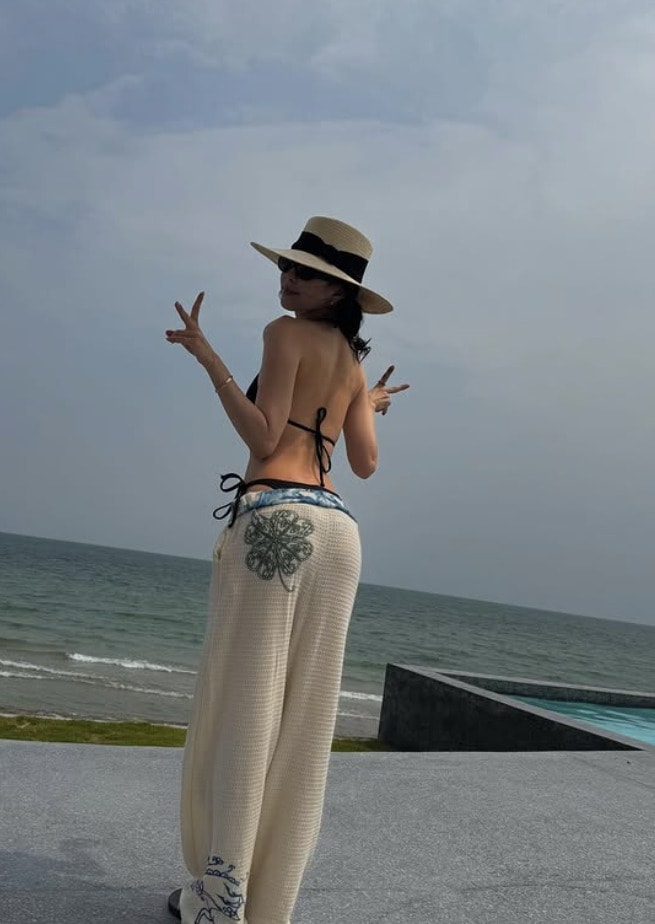 가수 겸 배우 손나은 인스타그램