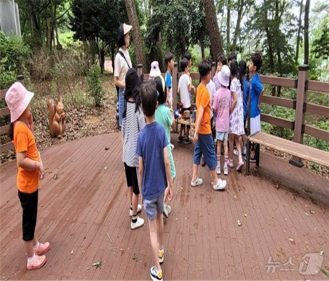부안군이 부안읍 서림공원 내 유아숲체험원을 개장하고 11월까지 산림교육 프로그램을 운영한다.(부안군 제공, 재판매 및 DB금지) 