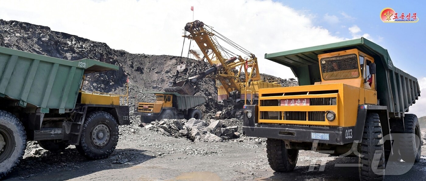 (평양 노동신문=뉴스1) = 북한 노동당 기관지 노동신문은 2일 "무산광산연합기업소가 철정광 생산을 지난해 같은 시기 대비 1.2배로 확대했다＂라고 보도했다. [국내에서만 사용가능. 재배포 금지. DB 금지. For Use Only in the Republic of Korea. Redistribution Prohibited] rodongphoto@news1.kr