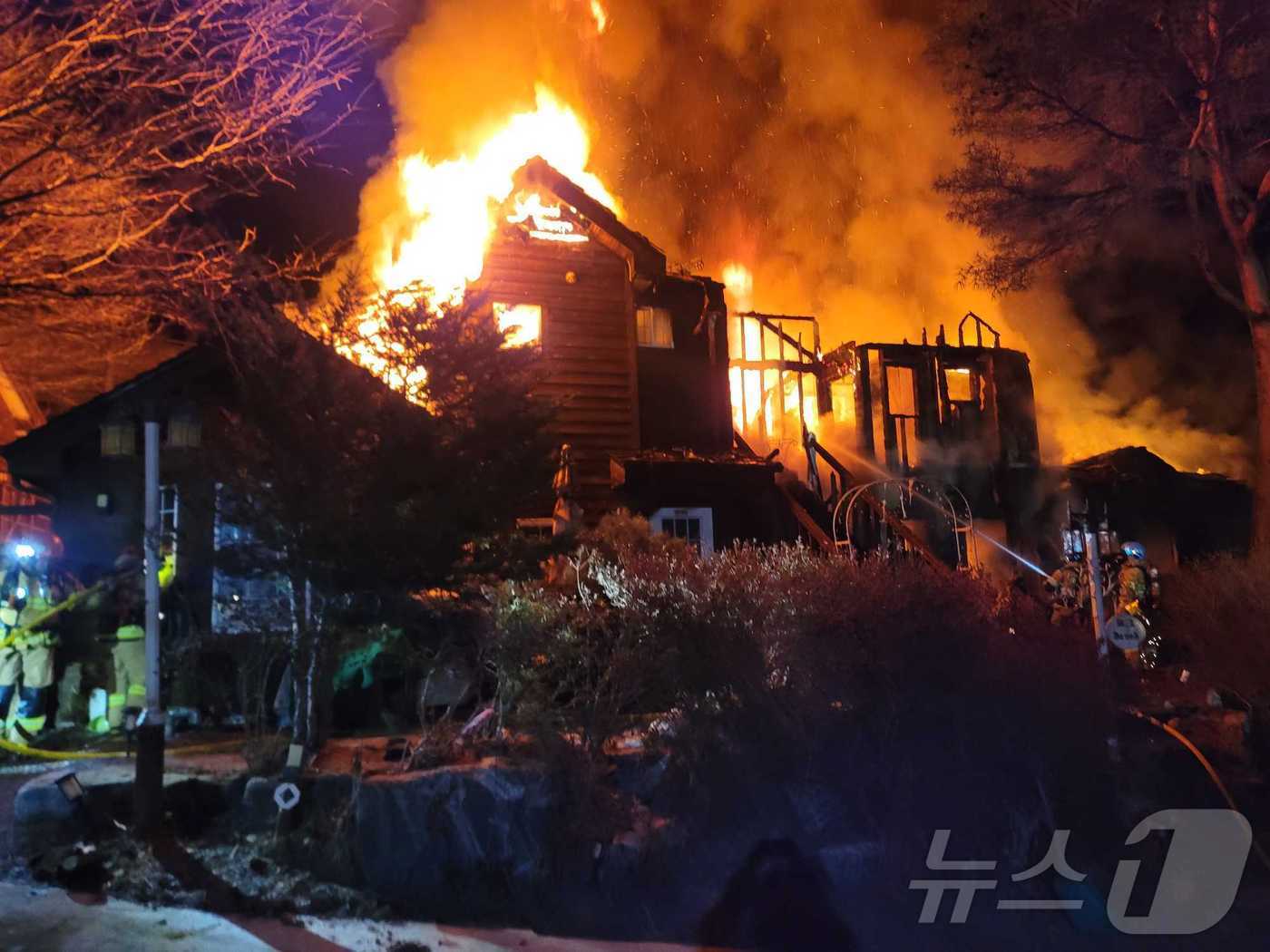 평창 봉평면 펜션 화재현장.(강원도소방본부 제공, 재판매 및 DB 금지) 2025.3.2/뉴스1