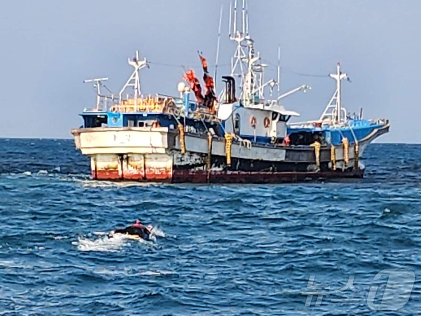 20일 오전 8시28분쯤 제주시 한림읍 비양도 남쪽 해상에서 어선 A호(50톤·서귀포선적)가 좌초됐다가 무사히 회항하는 데 성공했다.(제주해양경찰서 제공. 재판매 및 DB 금지)