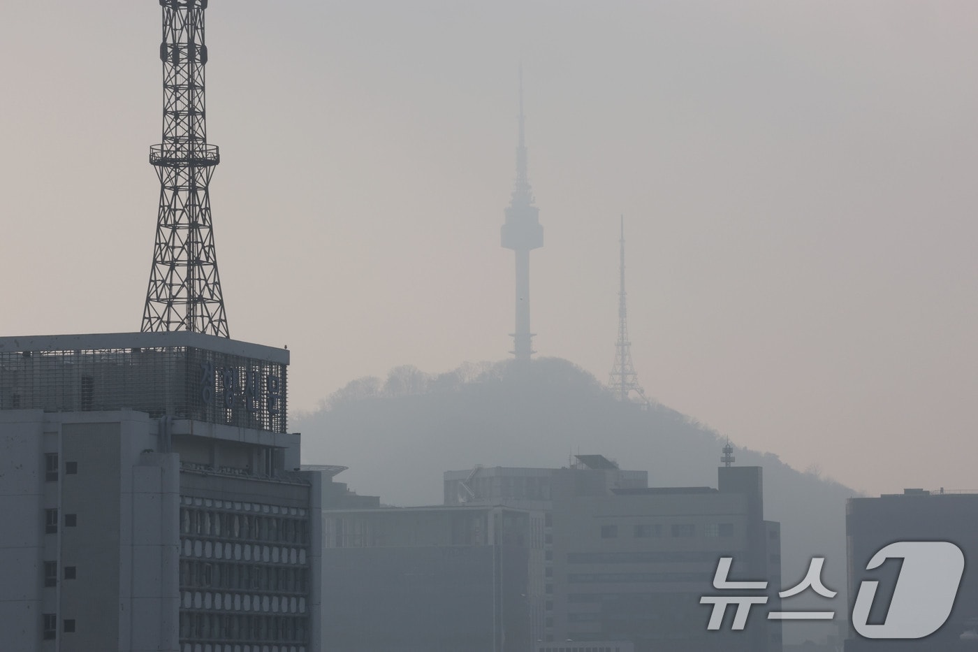 24일 충북과 세종은 낮 기온이 20도 이상 오르고 미세먼지가 많겠다.(자료사진)/뉴스1 ⓒ News1 박세연 기자