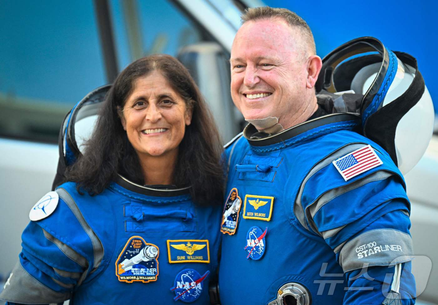 미 항공우주국(NASA) 소속 우주비행사인 수니 윌리엄스(왼쪽)와 부치 윌모어. 2024년 6월5일 국제우주정거장(ISS)으로 떠나기 직전의 모습.ⓒ AFP=뉴스1