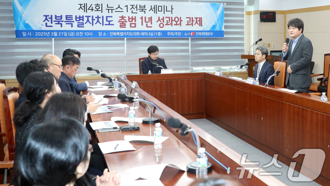황형원 뉴스1 전북취재본부장이 21일 전북자치도 전주시 전북특별자치도의회 세미나실에서 '전북특별자치도 출범 1년 성과와 과제'를 주제로 열린 제4회 뉴스1 전북 세미나에서 개회사를 하고 있다. 2025.3.21/뉴스1 ⓒ News1 유경석 기자