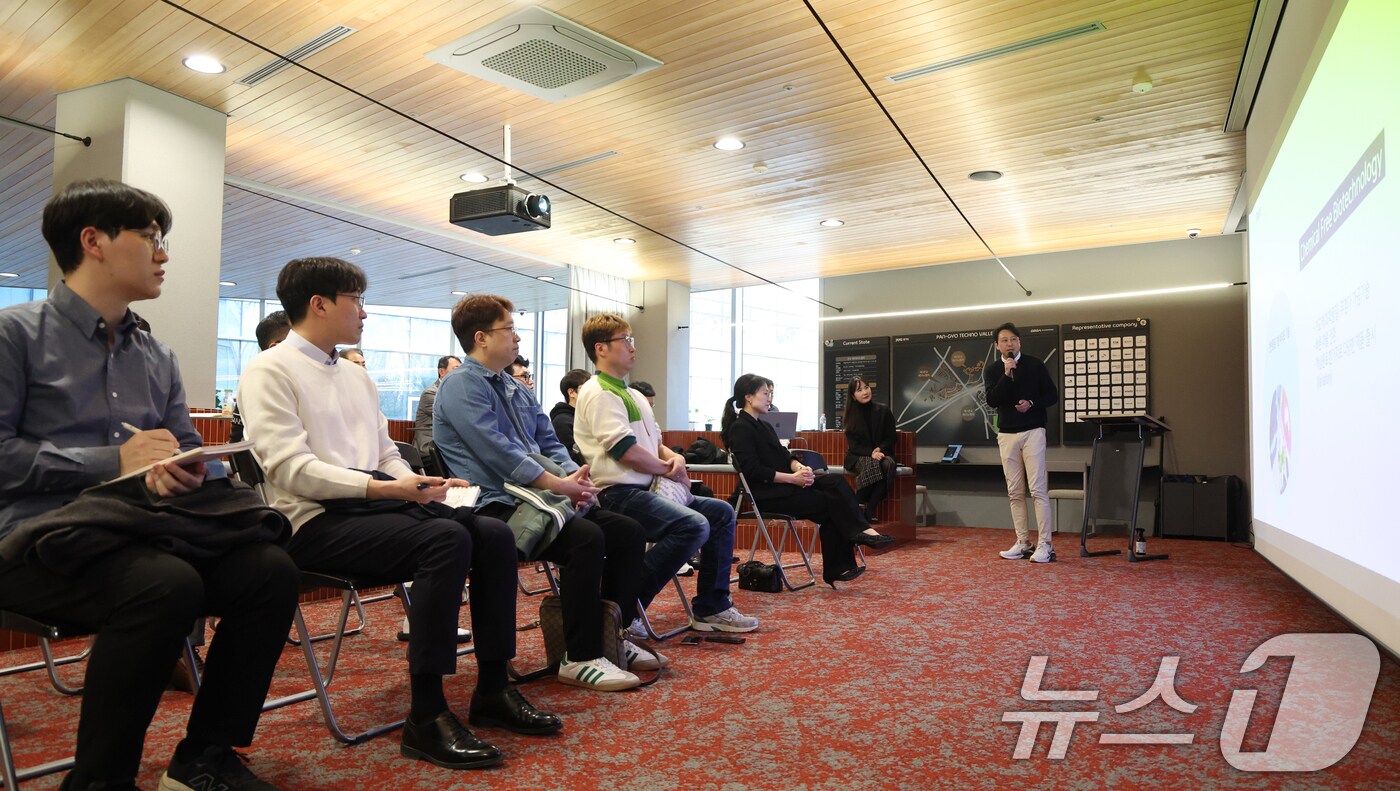 유민구 티핑 대표이사가 21일 오후 경기 성남시 분당구 판교더링크 회의장에서 열린 &#39;반려동물 산업 육성 협의회&#39; 제11회 IR&#40;기업설명회&#41;데이에서 기업 발표를 하고 있다. 2025.3.21/뉴스1 ⓒ News1 김영운 기자