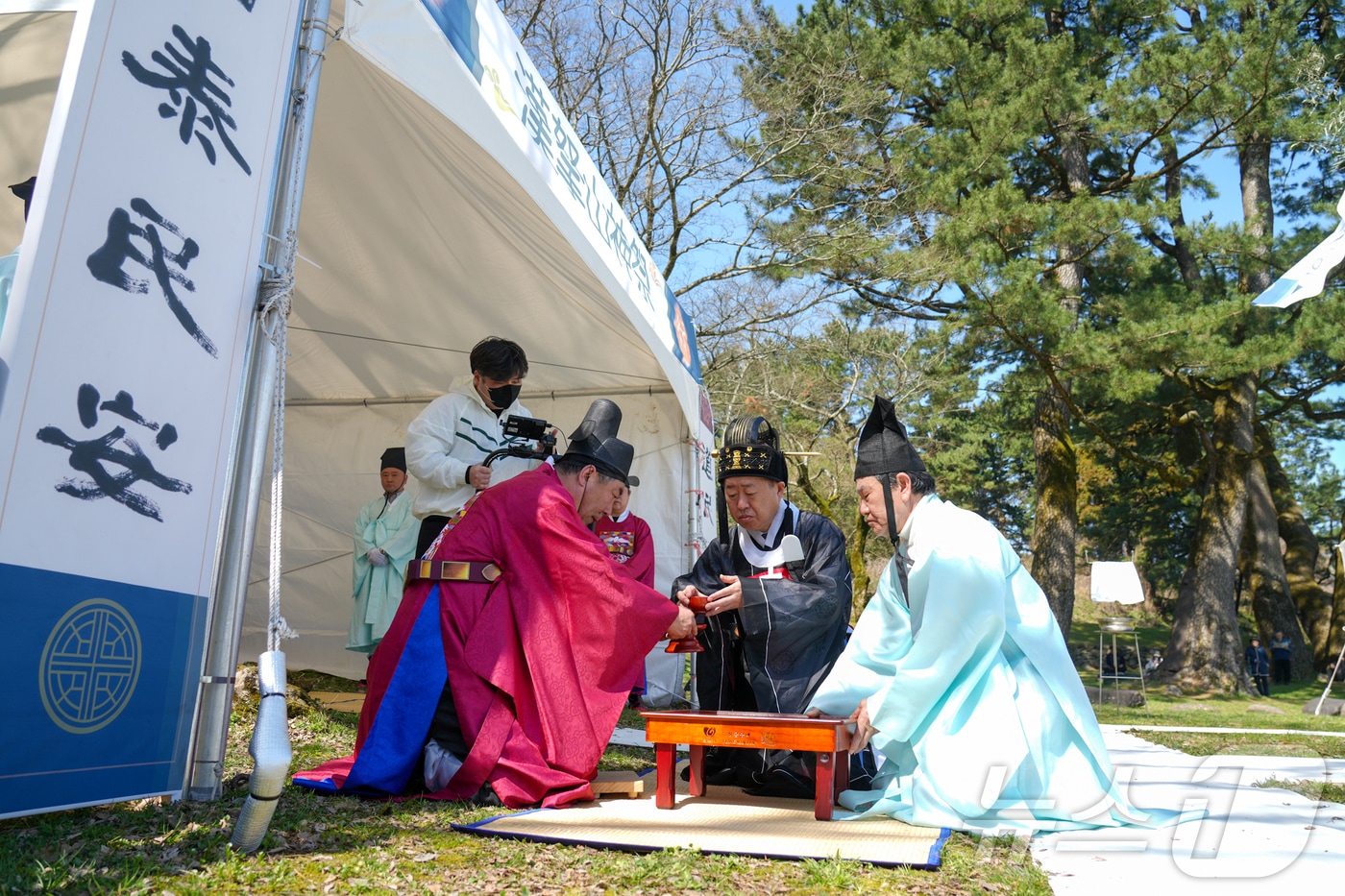 23일 제주시 아라동 산천단 한라산신제단에서 '2025 제주특별자치도 한라산신제'가 봉행되고 있다.(제주도 제공. 재판매 및 DB 금지) 2025.3.23/뉴스1 ⓒ News1 홍수영 기자