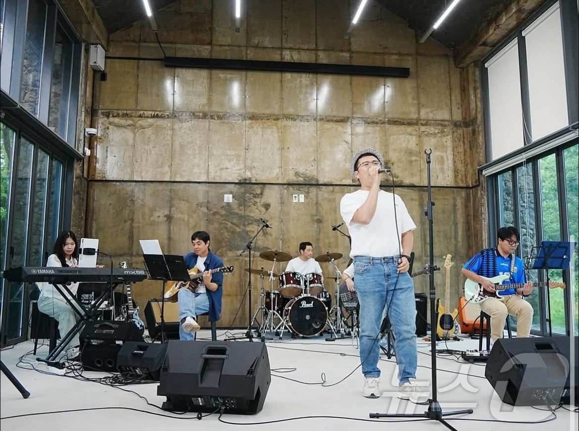  서귀포시 공직자 밴드 '메아리'(서귀포시 제공)/뉴스1