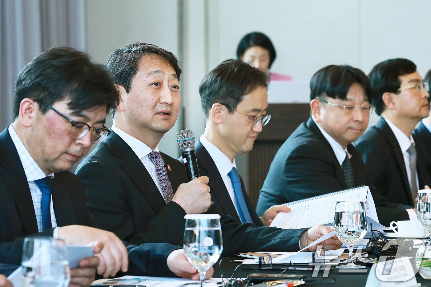 안덕근 산업통상자원부 장관이 24일 서울 강남구 그랜드인터컨티넨탈호텔에서 열린 '외국인투자 전략회의'에 참석해 인사말을 하고 있다. (산업통상자원부 제공. 재판매 및 DB 금지) 2025.3.24/뉴스1