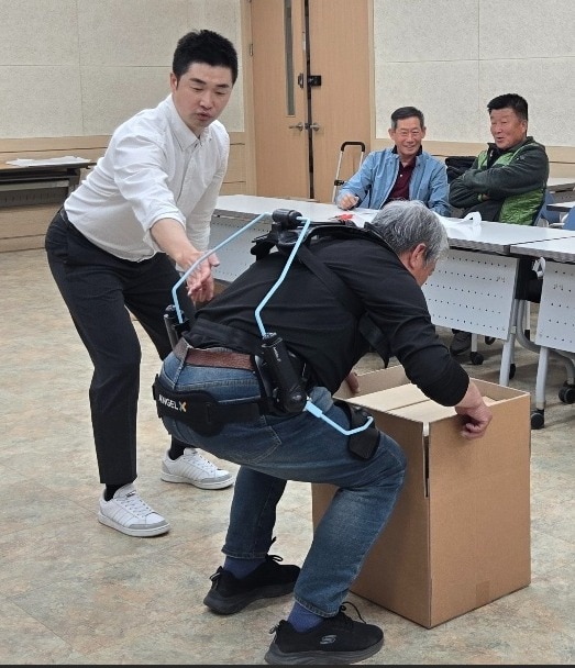 농업인 보조슈트 사용 교육. (세종시 농업기술센터 제공. 재판매 및 DB금지)