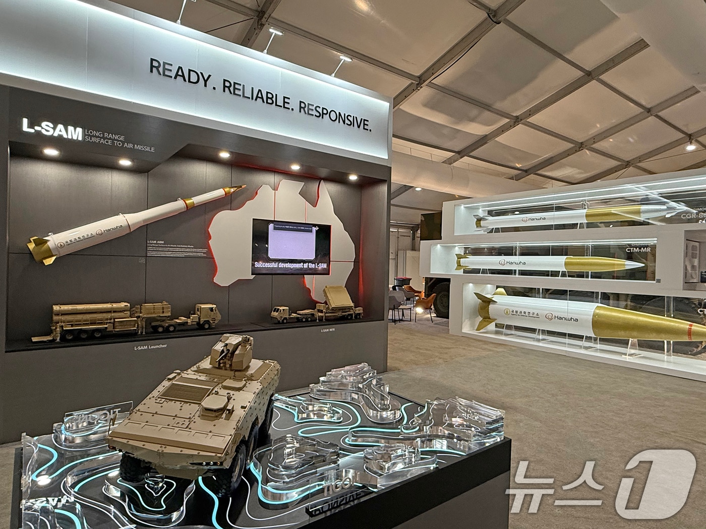 한화시스템과 한화에어로스페이스는 25일부터 호주 아발론 공항에서 열리는 '아발론 에어쇼 2025'에 참가한다고 밝혔다. 사진은 '아발론 에어쇼 2025'에 참가한 한화시스템 부스. (한화시스템 제공. 재판매 및 DB 금지)2025.3.25/뉴스1