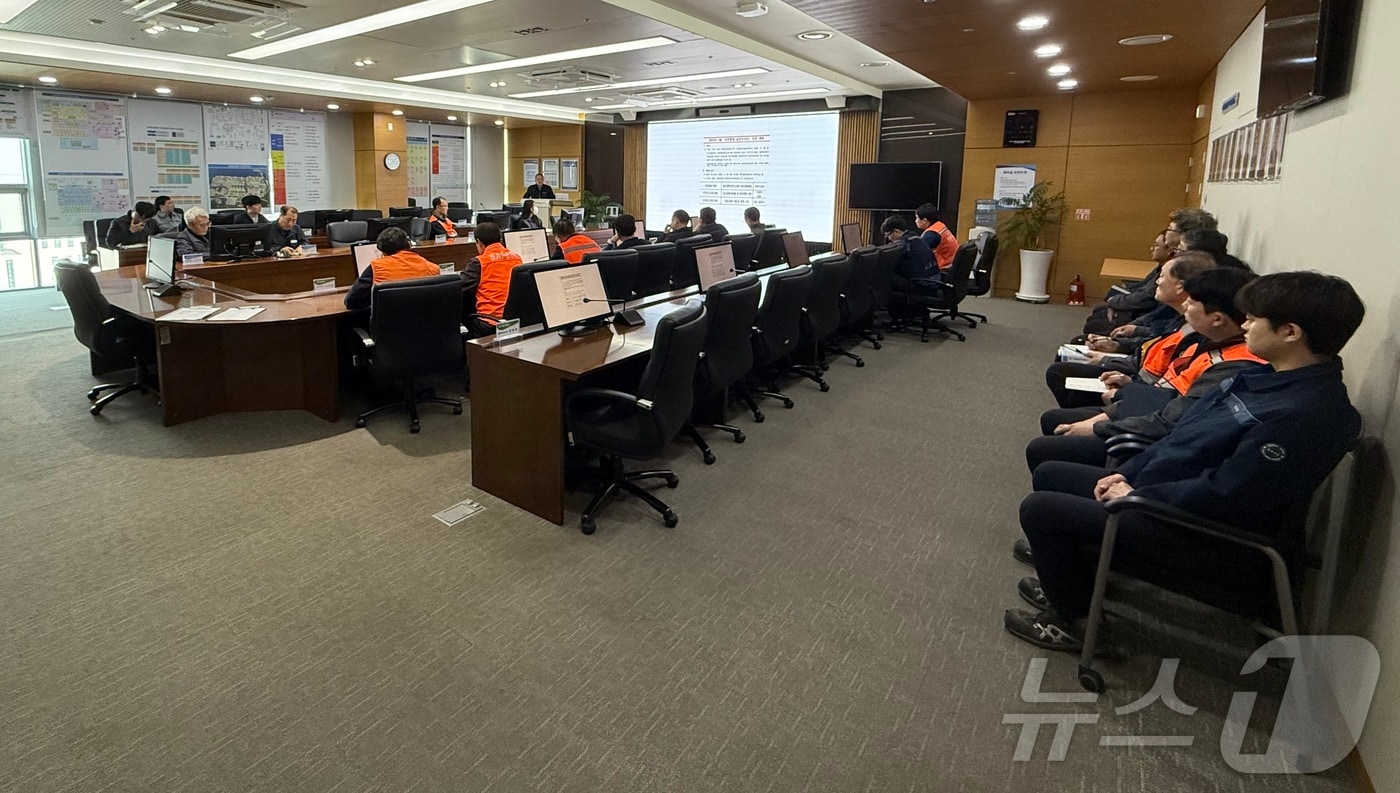 고용노동부 태백지청은 25일 한국남부발전&#40;주&#41; 삼척빛드림본부에서 위험성 평가 포럼과 함께 현장 안전조치를 점검했다.&#40;고용노동부 태백지청 제공. 재판매 및 DB금지&#41; 2025.3.25/뉴스1