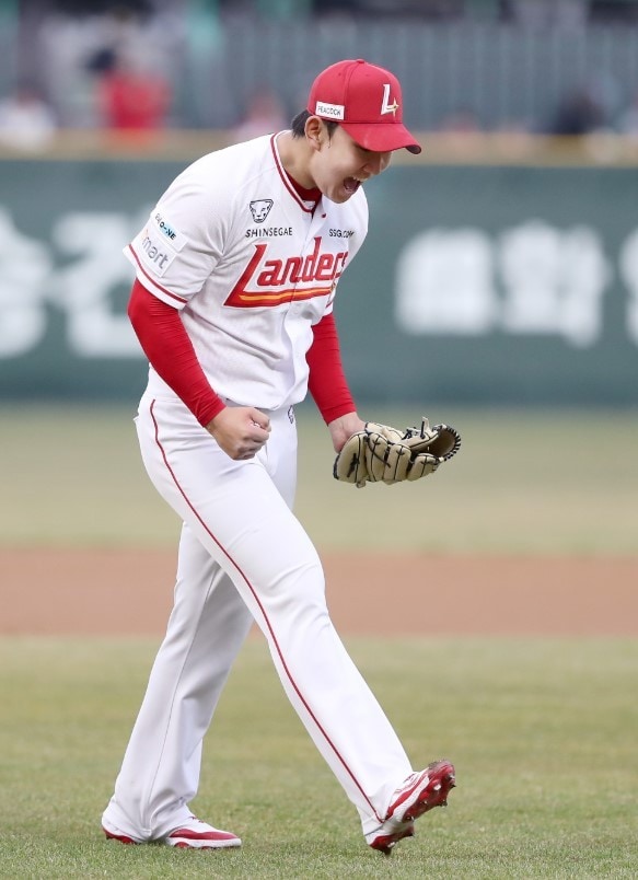 26일 인천 롯데전에 선발 등판해 역투를 펼친 송영진. (SSG 랜더스 제공)