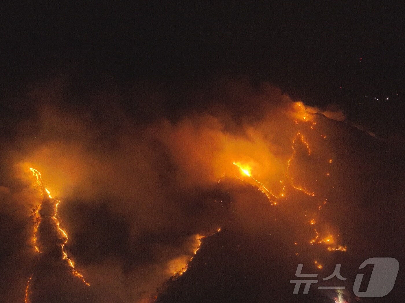 전북 무주 부남면 산불 현장(전북자치도소방본부 제공. 재판매 및 DB금지)