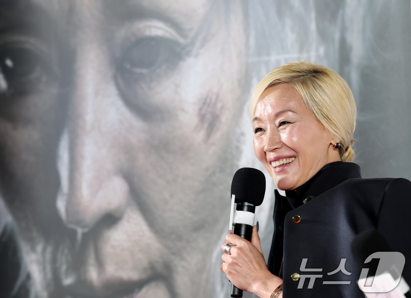 배우 이혜영이 27일 오전 서울 광진구 자양동 롯데시네마 건대입구점에서 열린 영화 '파과' 제작보고회에 참석해 인사말을 하고 있다. ⓒ News1 권현진 기자