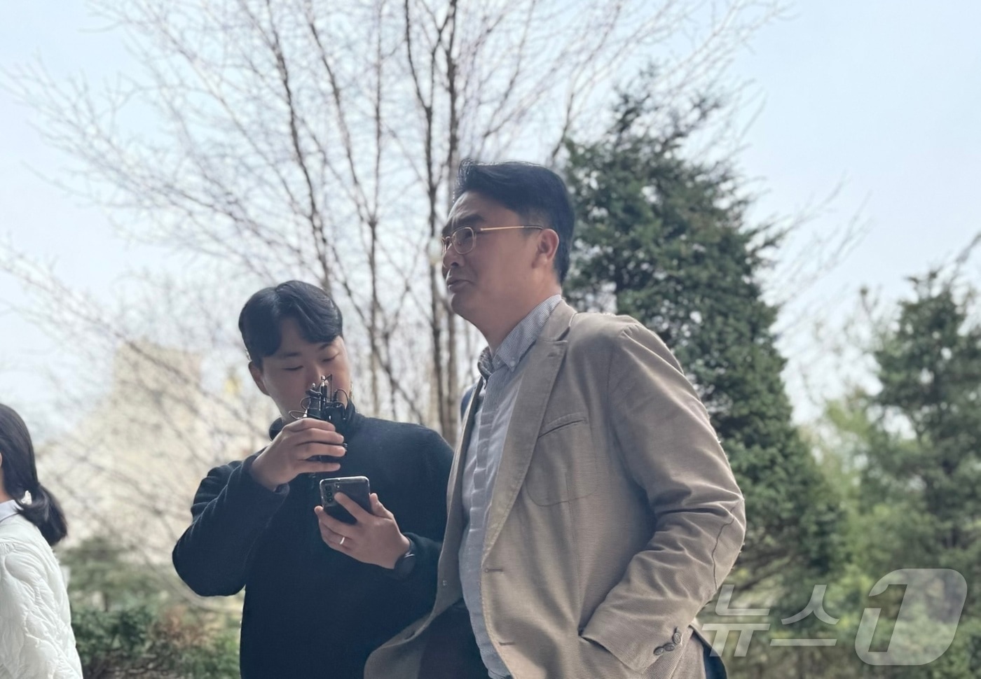 뇌물수수 혐의를 받는 조현영(국민의힘·연수구4) 시의원이 27일 오후 2시 10분쯤 인천시 미추홀구 인천지법 영장심사장에 구속 전 피의자 심문(영장실질심사)를 받기 위해 모습을 드러냈다.2025.3.27 2025.3.27/뉴스1 ⓒ News1 박소영 기자