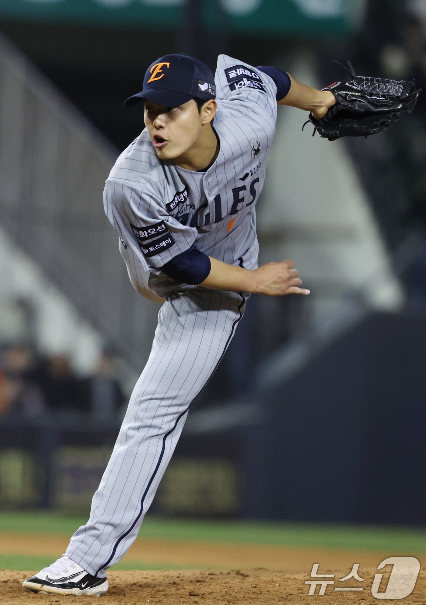 27일 서울 송파구 잠실야구장에서 열린 '2025 신한 SOL 뱅크 KBO리그' 한화 이글스와 LG 트윈스의 경기 4회말 한화 문동주가 역투하고 있다. 2025.3.27/뉴스1 ⓒ News1 김명섭 기자