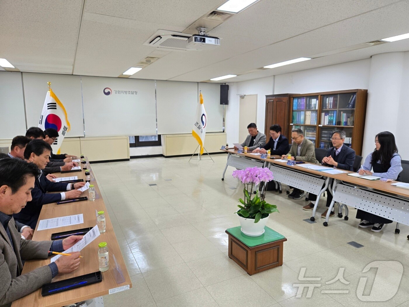지역 건설업계 현안 논의 및 건설산업 활성화 위한 간담회.(강원조달청 제공. 재판매 및 DB금지)/뉴스1