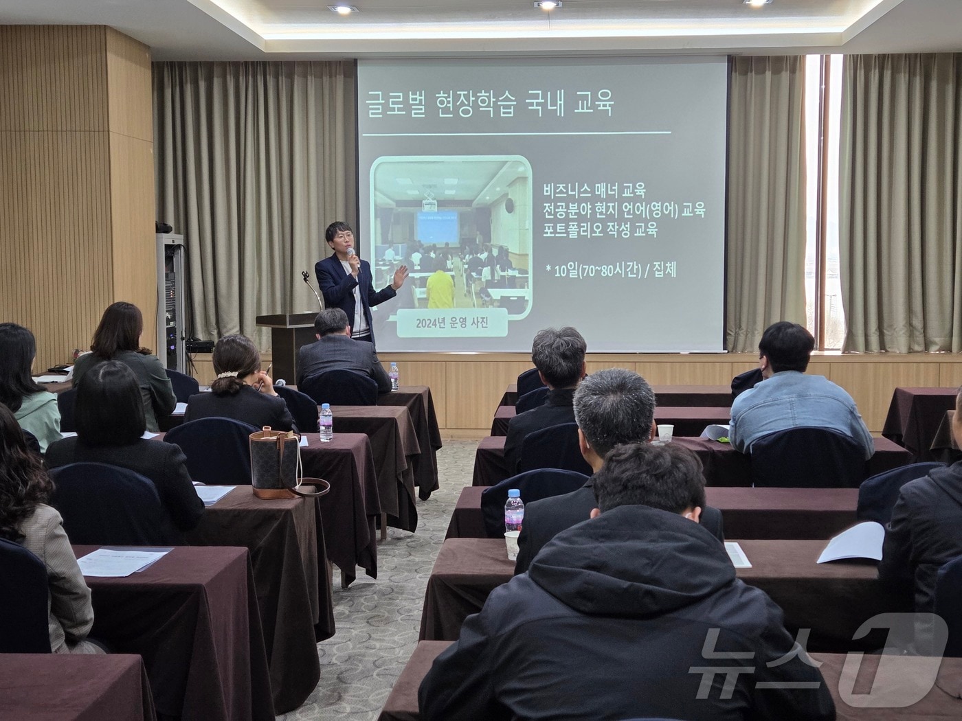 강원 춘천시 신북농협, 외국인 계절근로자 금융업무 지원.(강원농협 제공, 재판매 및 DB금지)