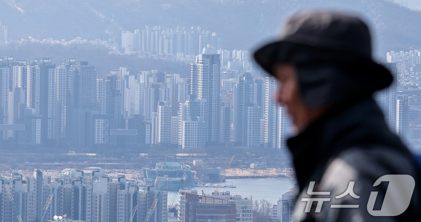 서울 중구 남산에서 바라본 서초·강남권 아파트 일대. 2025.3.3/뉴스1 ⓒ News1 김성진 기자