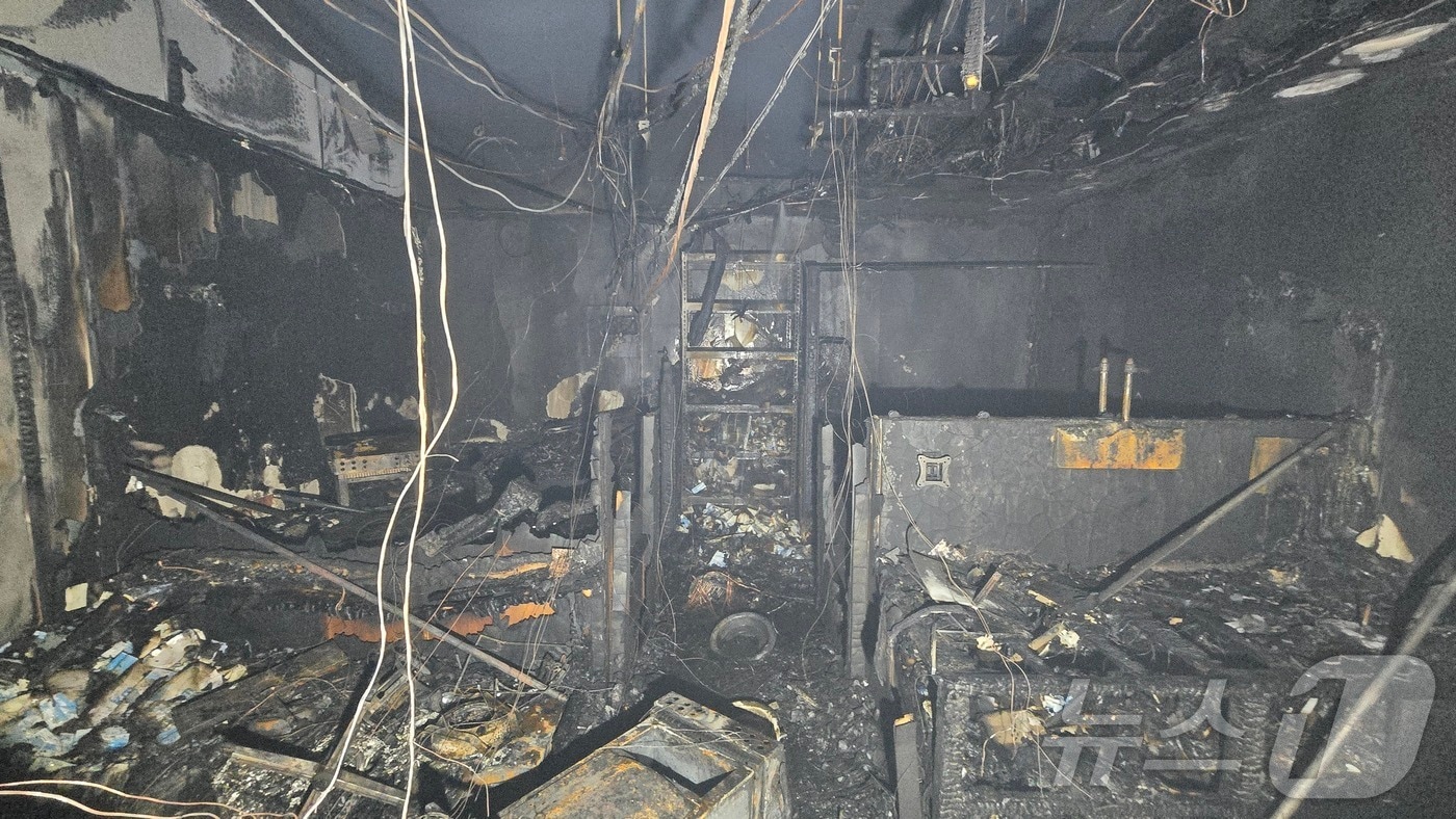 3일 오전 10시 41분께 울산 북구 호계동의 한 한의원에서 원인 미상의 불이 났다.(울산소방 제공)