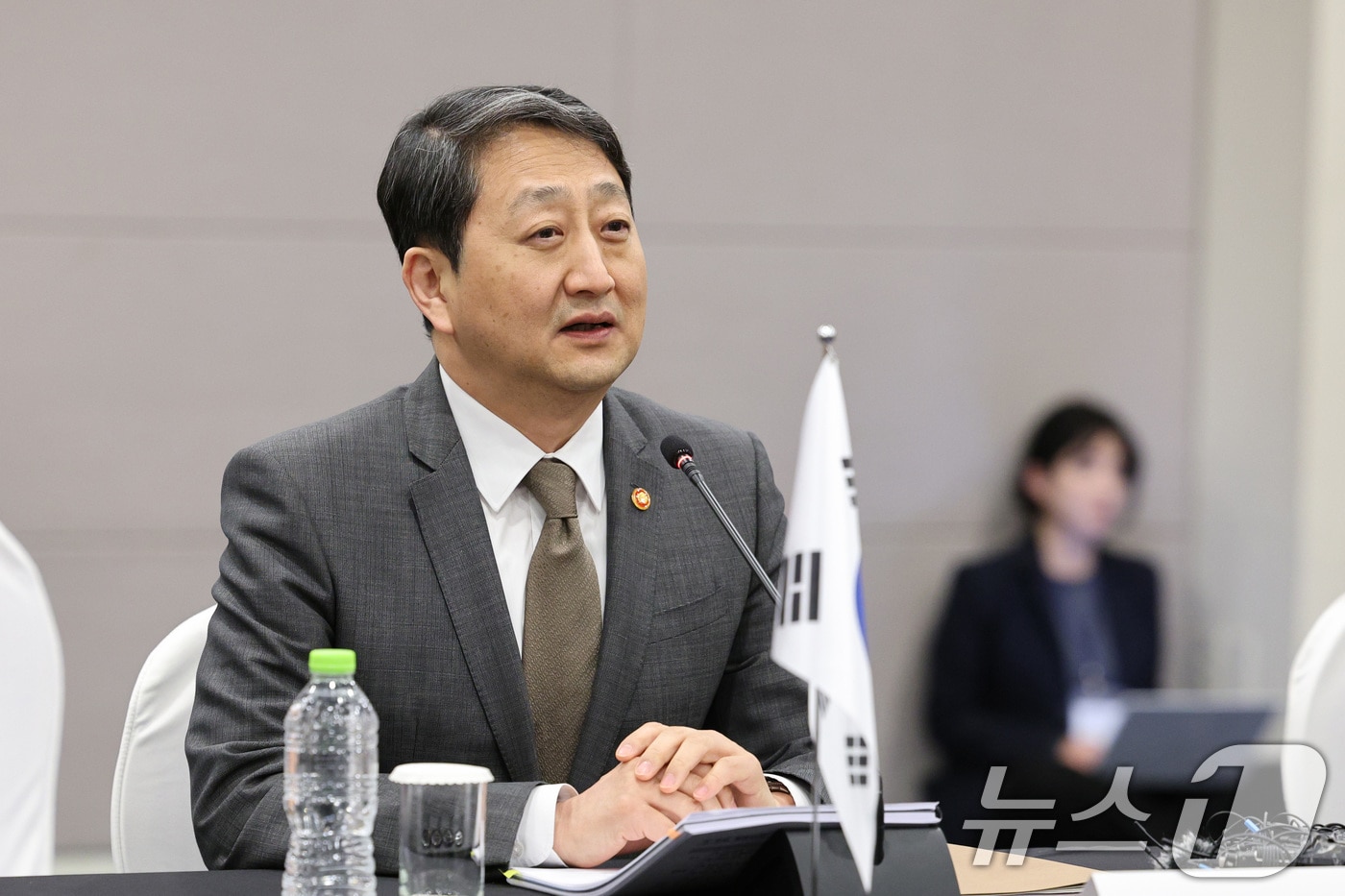 안덕근 산업통상자원부 장관이 30일 오후 서울 중구 대한상공회의소에서 무토 요지 일본 경제산업성 대신과 면담을 하고 있다. 2025.3.30/뉴스1 ⓒ News1 신웅수 기자