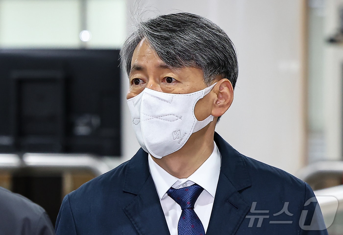 ‘12·3 비상계엄' 사태 당시 내란에 가담한 혐의로 기소된 조지호 전 경찰청장이 31일 서울 서초구 서울중앙지방법원에서 열린 공판에 출석하고 있다. 2025.3.31/뉴스1 ⓒ News1 김도우 기자
