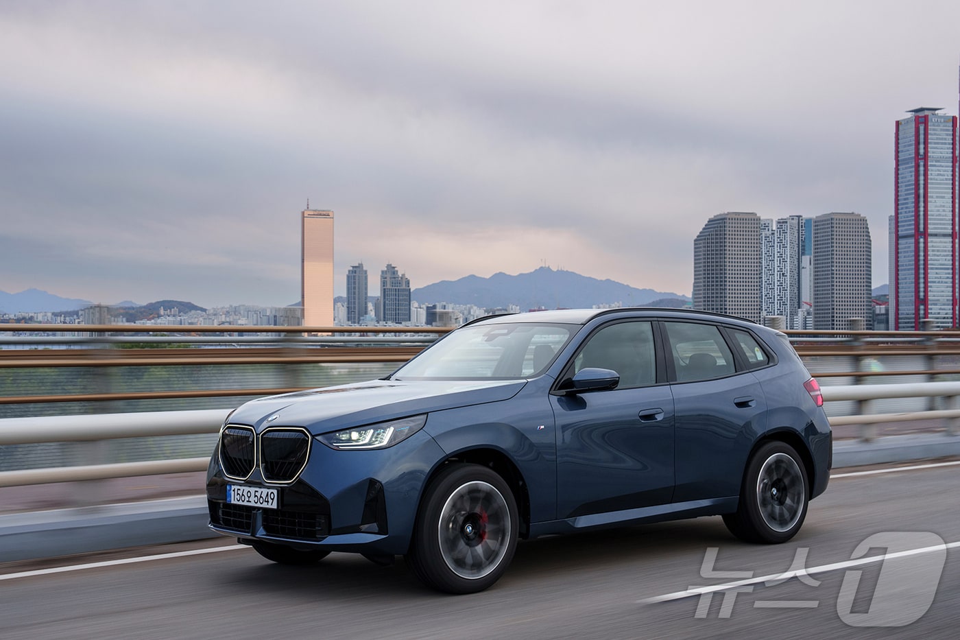 BMW 코리아는 정부의 노후 자동차 교체 정책에 호응하고 BMW코리아 설립 30주년을 기념하기 위해 노후 차량을 말소하고 BMW 신차를 구매한 고객에게 30만 BMW 코인을 제공한다고 31일 밝혔다. 