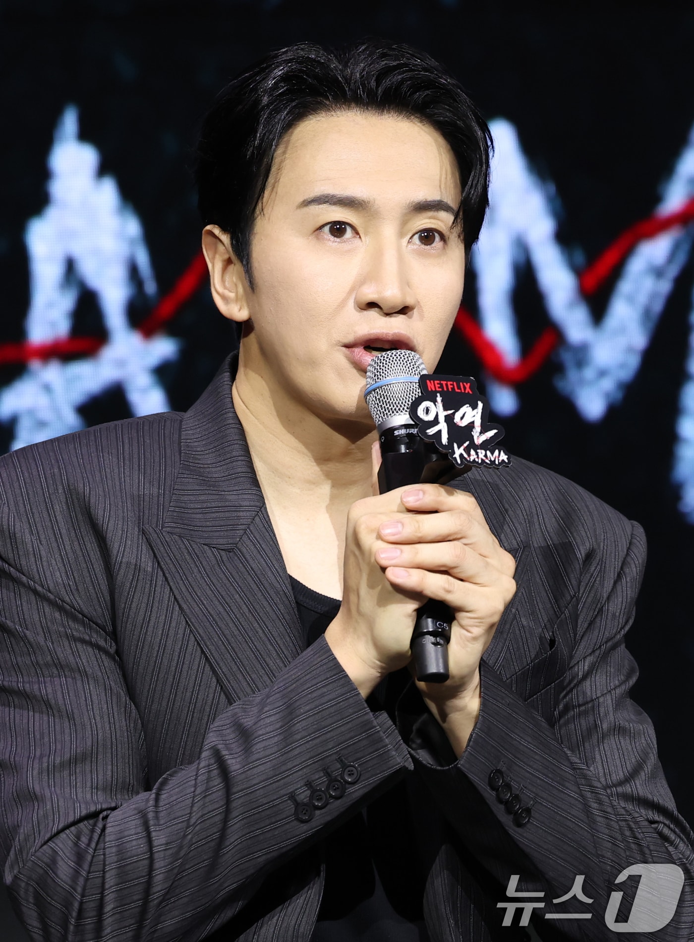 배우 이광수가 31일 서울 종로구 JW메리어트 동대문 스퀘어 서울에서 열린 넷플릭스 시리즈 &#39;악연&#39; 제작발표회에 참석해 인사말을 하고 있다. &#39;악연&#39;은 벗어나고 싶어도 빠져나올 수 없는 악연으로 얽히고설킨 6인의 이야기를 그린 범죄 스릴러이다. 2025.3.31/뉴스1 ⓒ News1 권현진 기자